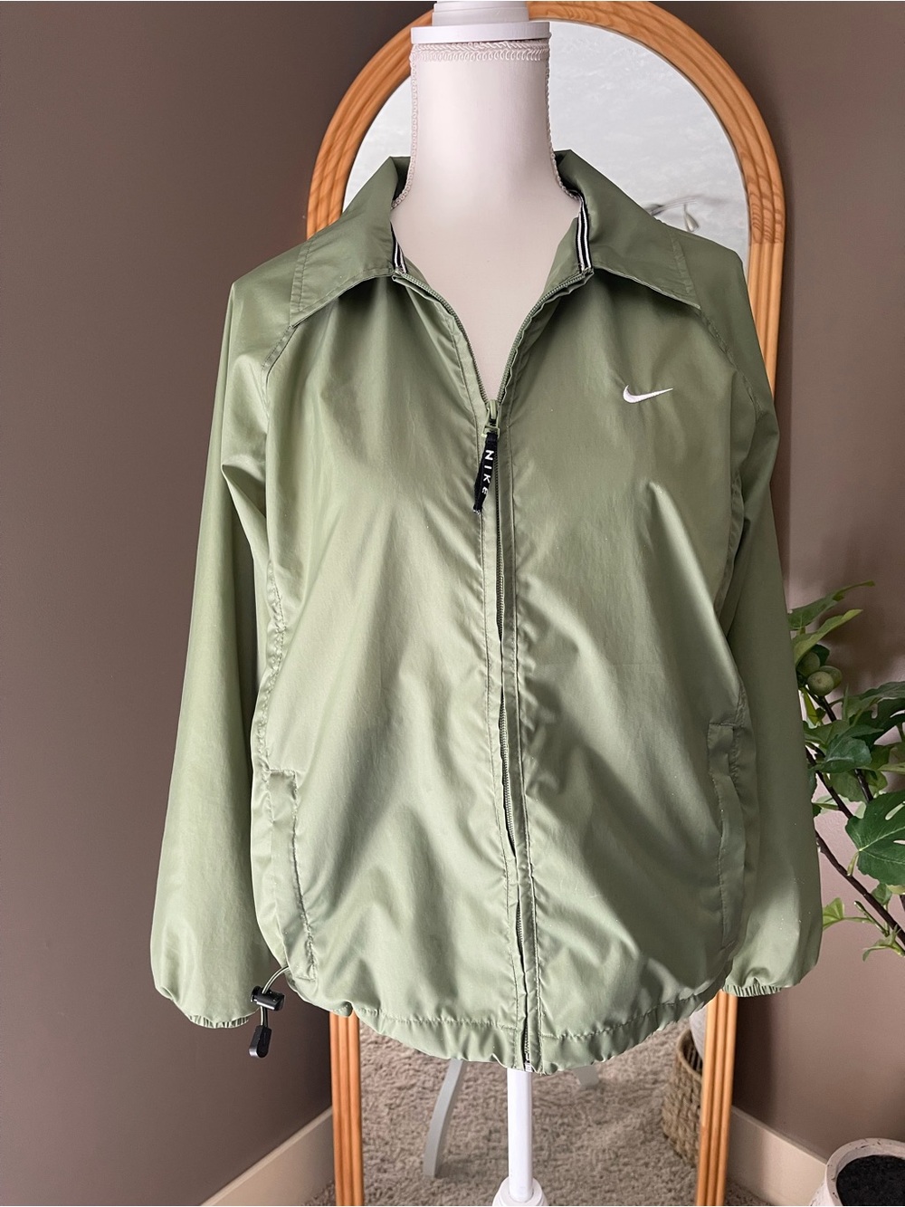 Nike Girl / Boy  Not Sure Olive Green Zip Windbreaker Jacket